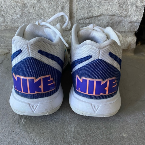 Nike Kyrie 5 ‘Have a Day’ sneakers (3.5Y) - Picture 3 of 8